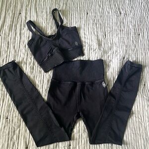 FP Movement Good Karma Leggings and Good Karma Square-Neck Bra Set XS/S